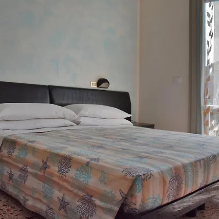 Отель Manila 2*