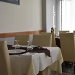 Manila 2* Τσέρβια