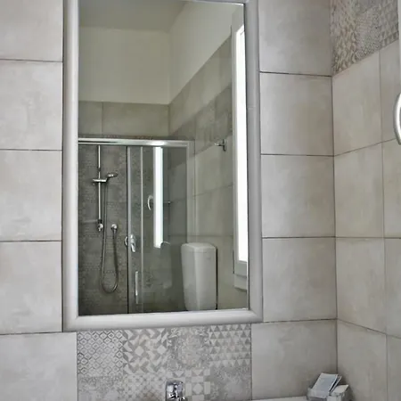 Hotel Manila 2*