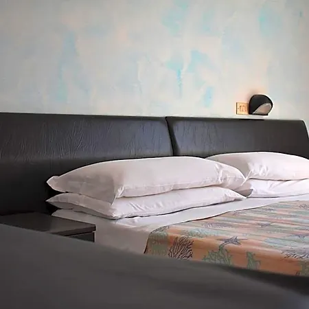 Hotel Manila Cervia